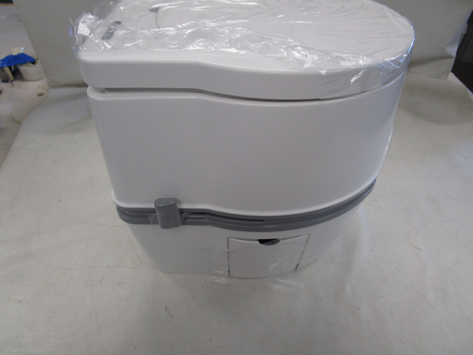 THETFORD PORTA POTTI 565E CURVE PORTABLE TOILET SOFT CLOSE SEAT WHITE 92306