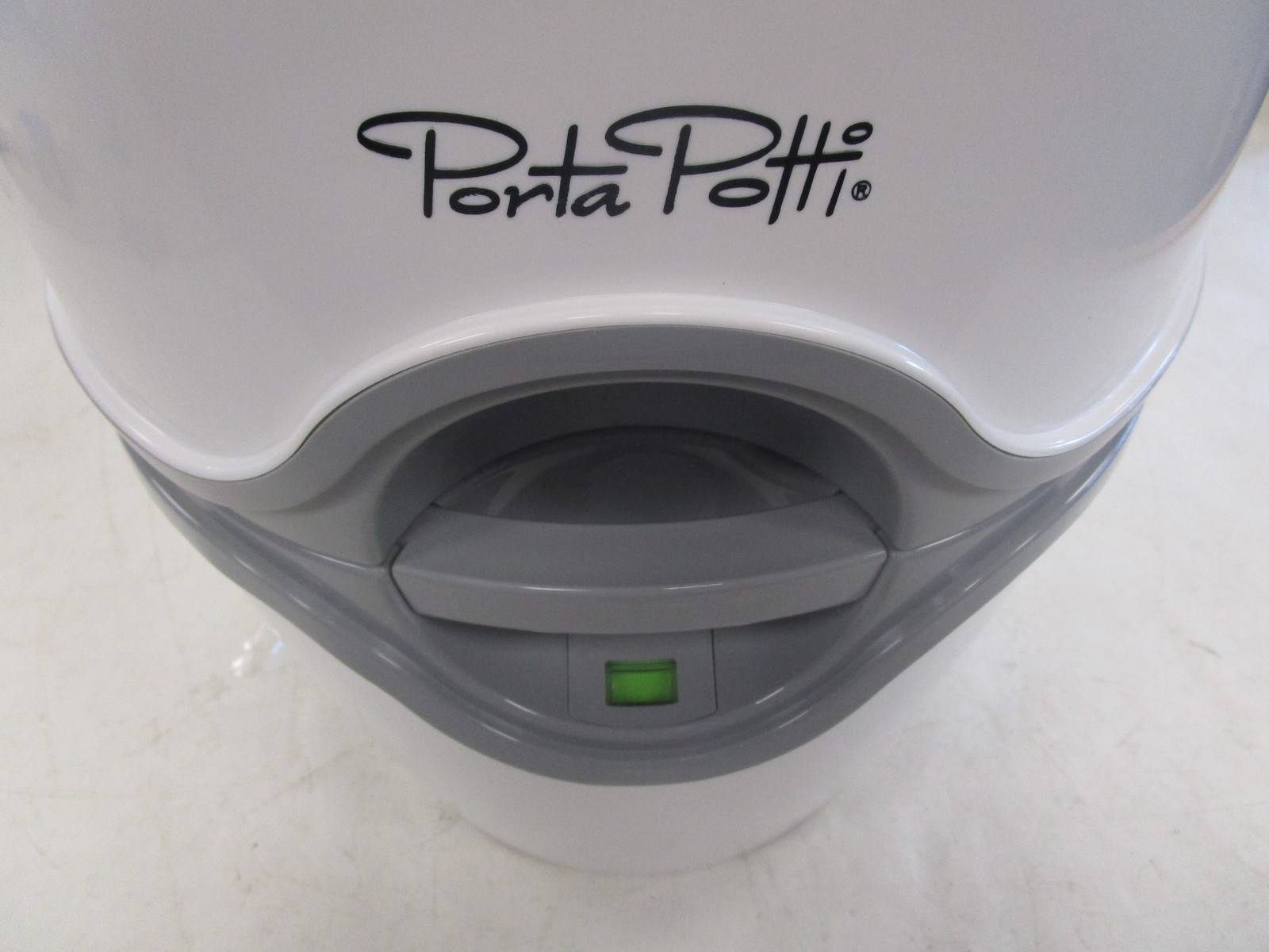 THETFORD PORTA POTTI 565E CURVE PORTABLE TOILET SOFT CLOSE SEAT WHITE 92306