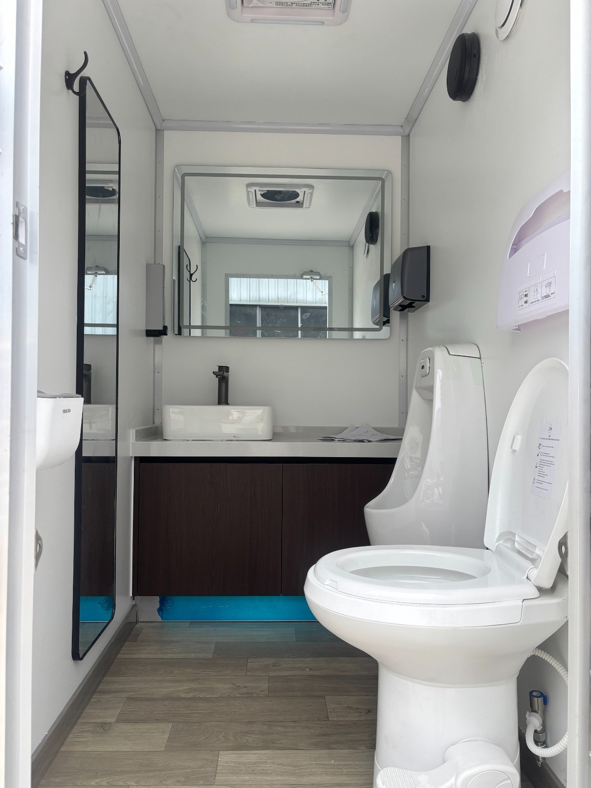 Portable 2 Station Porta Potty Off Road Trailer Luxury Restroom Toilet and Sink