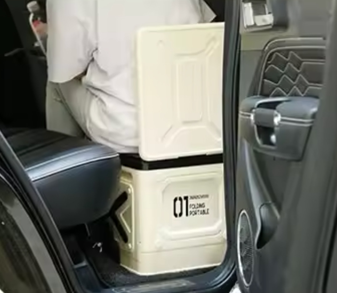 Extra-Large Folding Portable Toilet with Lid