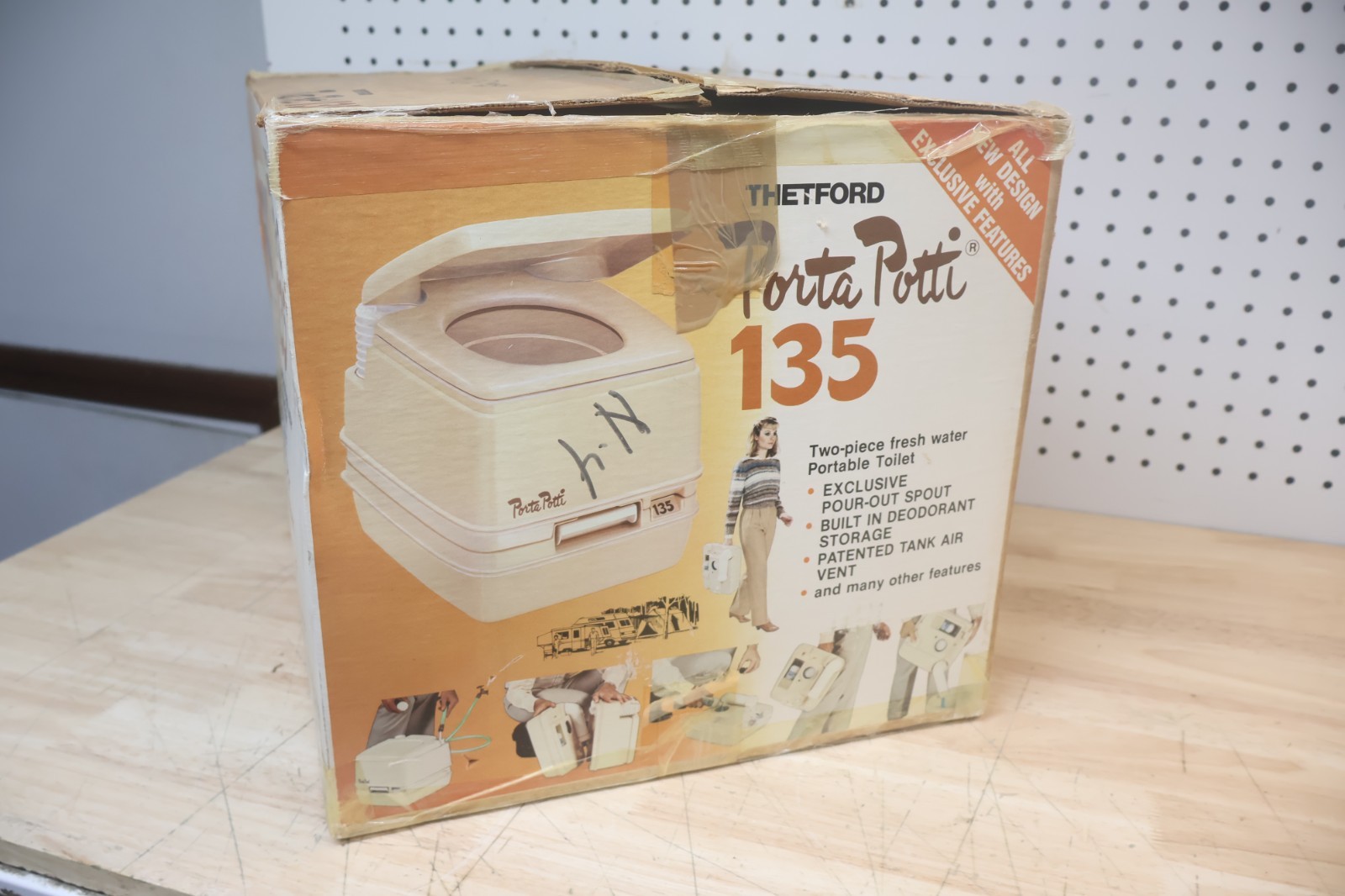 THETFORD PORTA POTTI 135 PORTABLE TOILET COLOR BEACH WHITE W/DOVE BROWN BAND NEW
