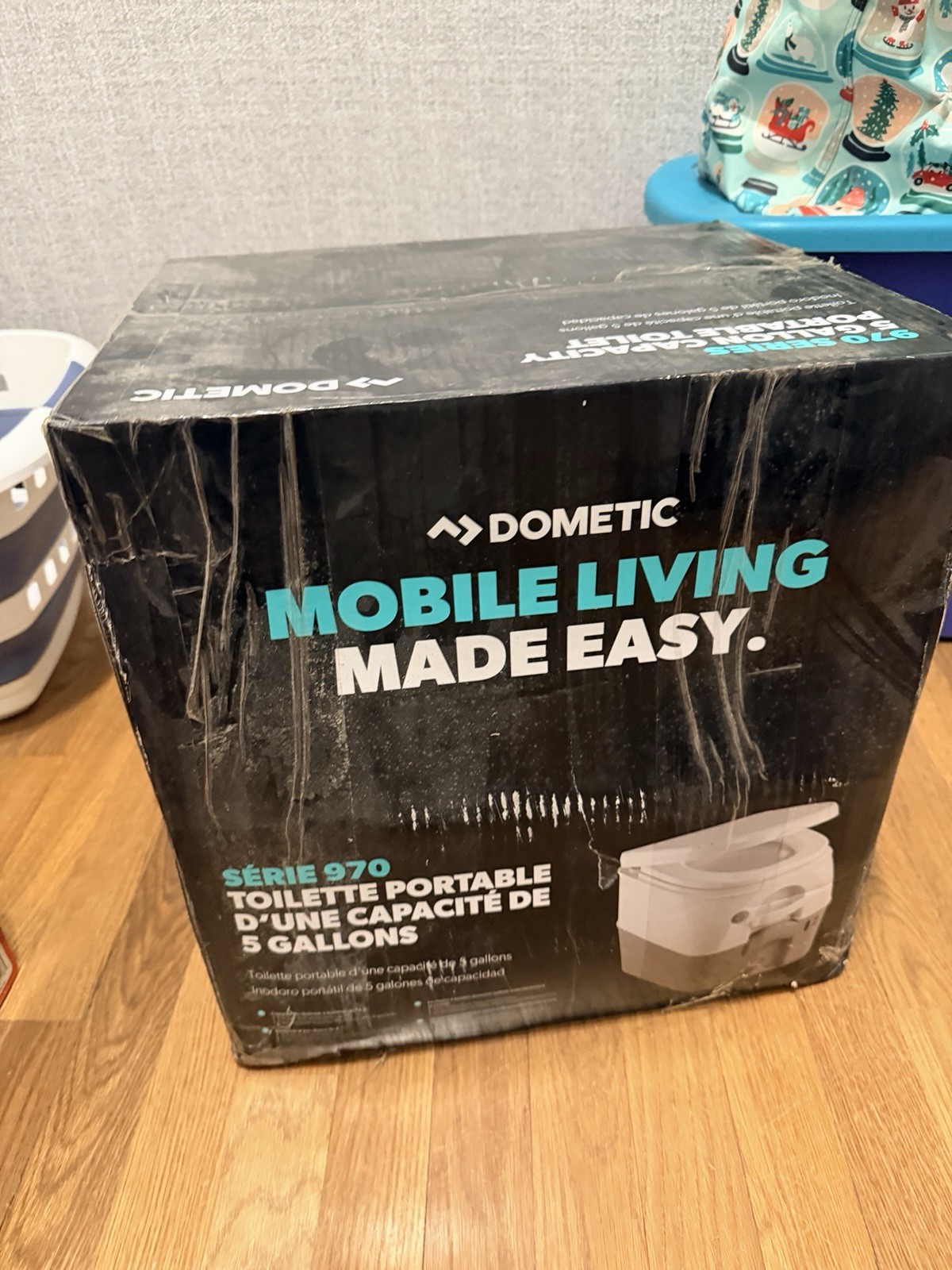 Dometic 970 Series Portable Toilet – 5 Gallon – New In Box