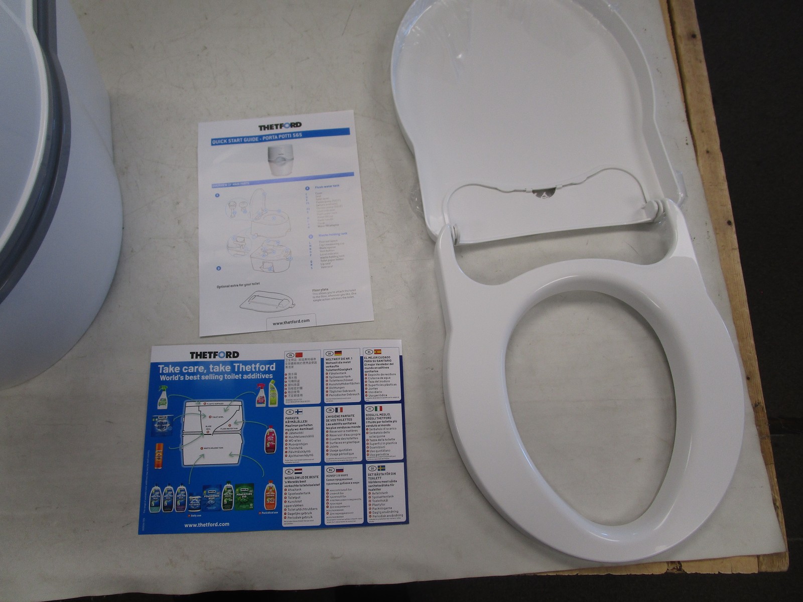 THETFORD PORTA POTTI 565E CURVE PORTABLE TOILET SOFT CLOSE SEAT WHITE 92306