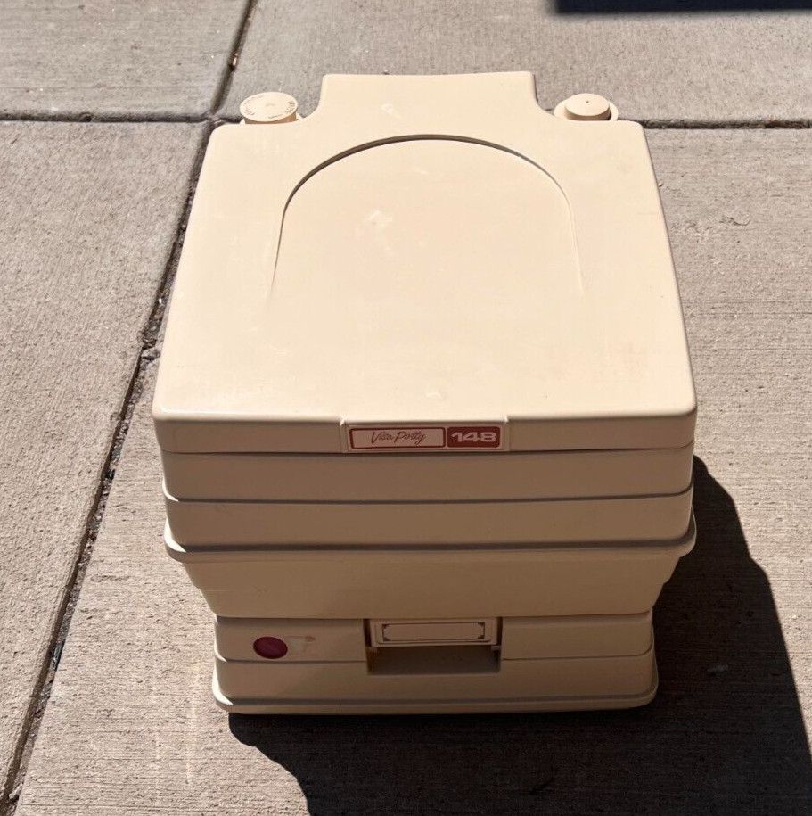 Visa Potty 148 2 Section Portable Flush Toilet 4Gal / 15L W/ Box never used