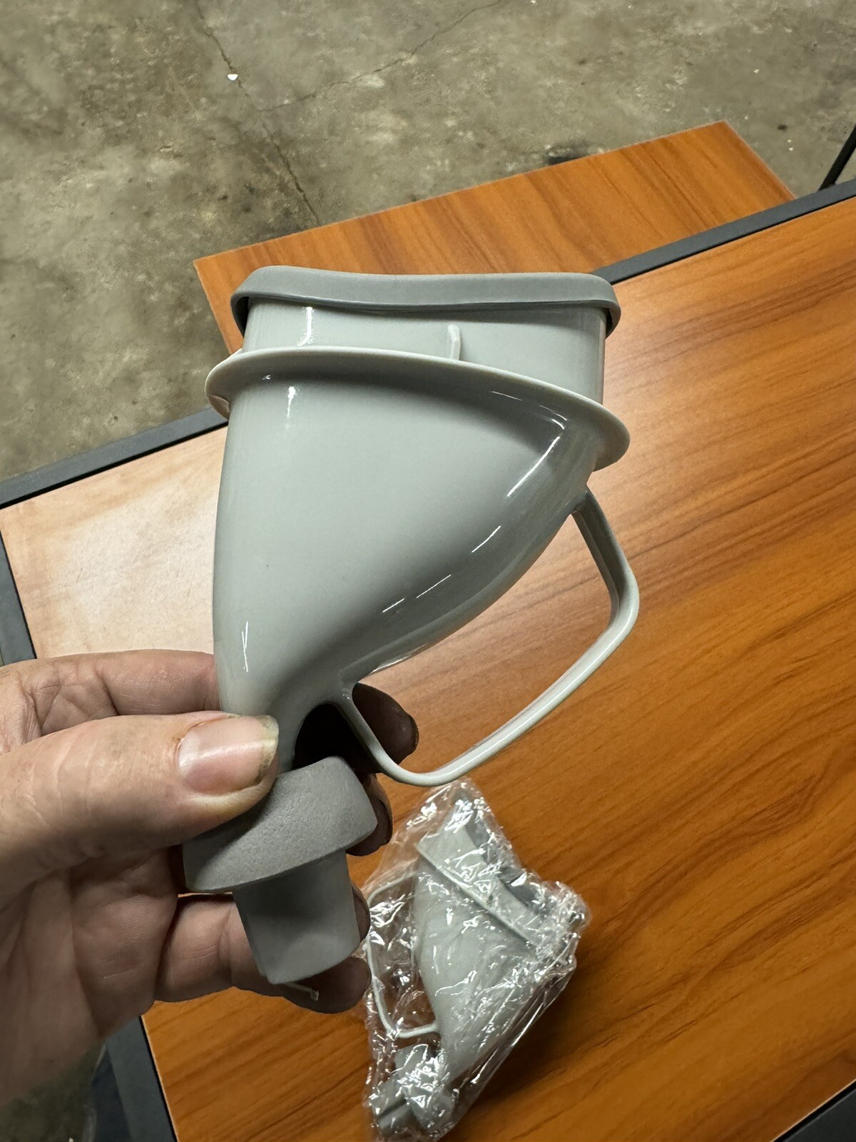 2Pcs Portable Potty Pee Funnel Men Women Emergency Urinal Device Outdoor Toilet