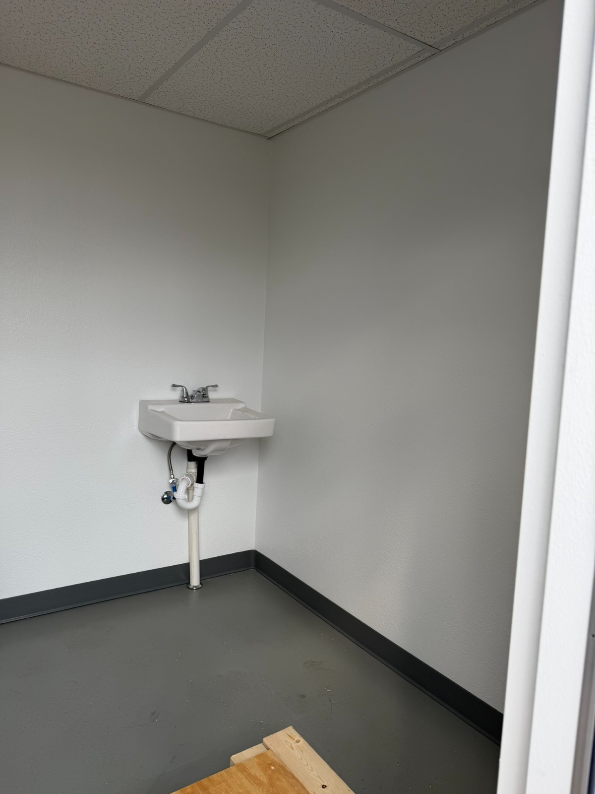 Two Stall 20′ Portable Container Restroom – Firesale