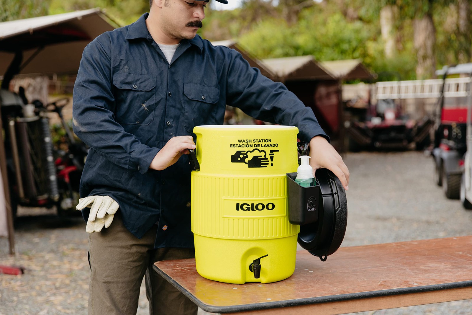 Igloo Hardsided Commerical Acid Green 5Gallon Seat Top Plastic Wash Station