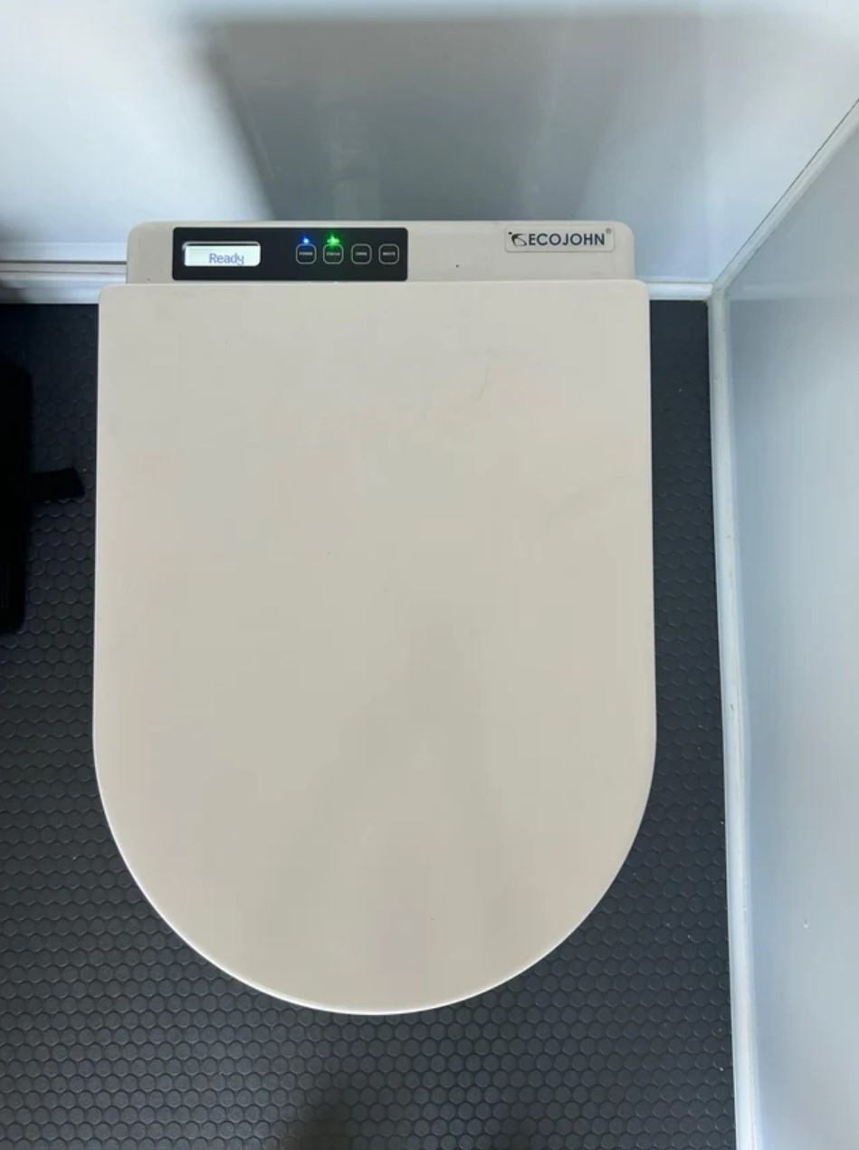 Single Portable Restroom with Waterless Incinerating Toilet No more pump out