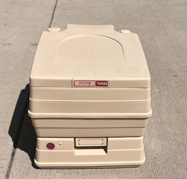 Visa Potty 148 2 Section Portable Flush Toilet 4Gal / 15L W/ Box never used