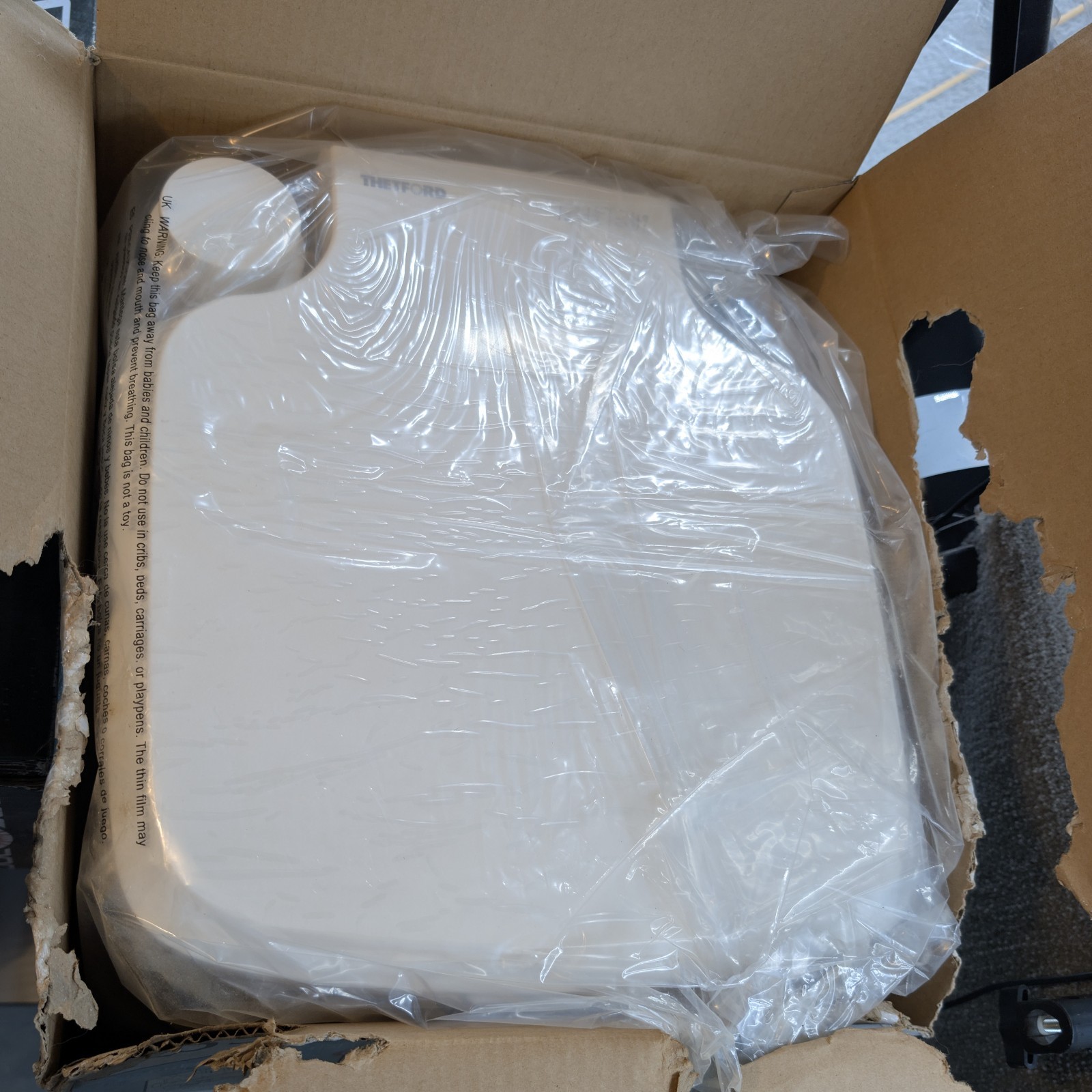 Thetford Porta Potti 5.5 gal Portable Toilet 550P 16.5″ x 15″ x 16.5″