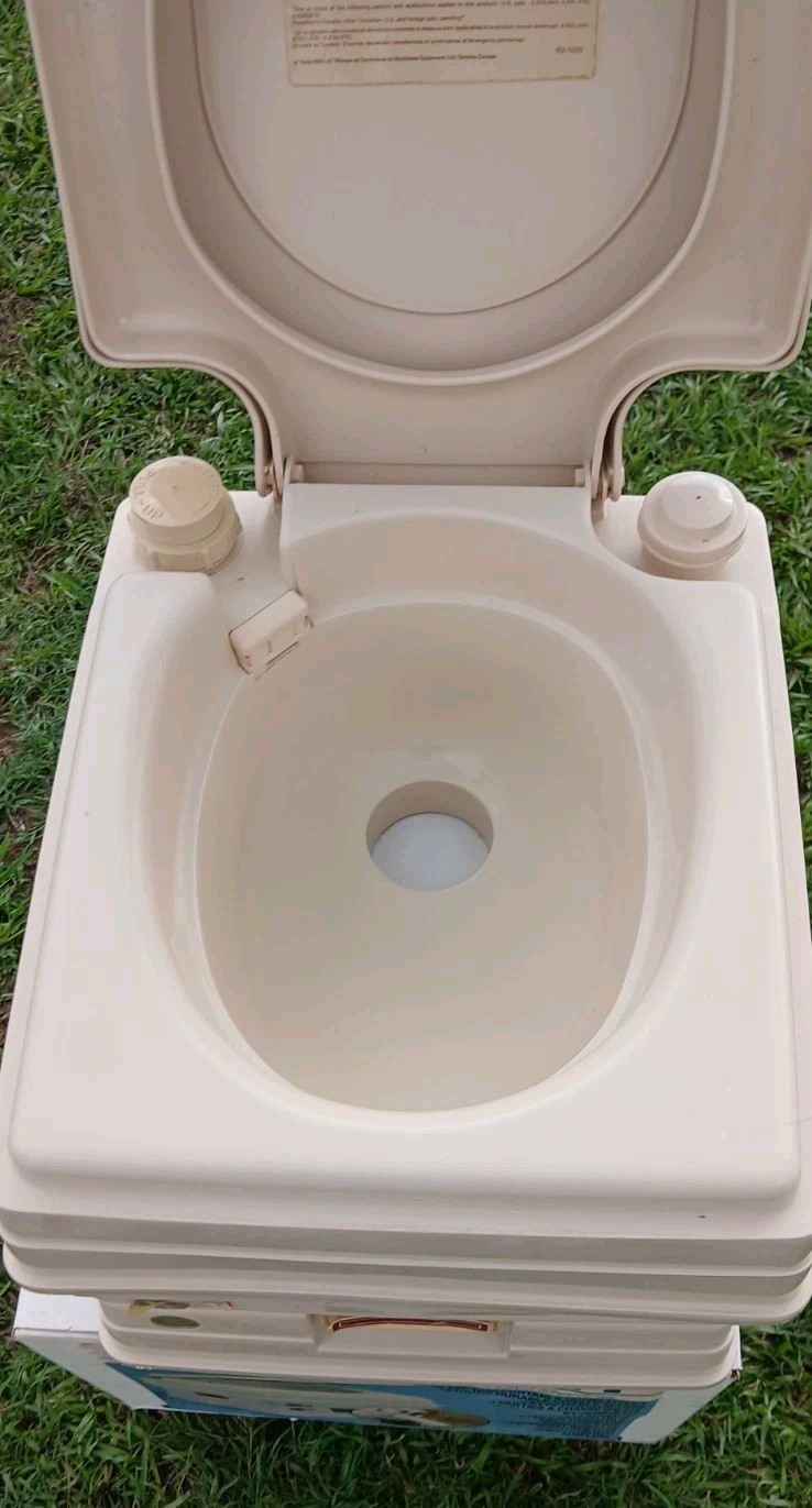 Visa Potty 248 – 200 Series Portable Toilet – 4 Gallons w/ Box – Defect READ