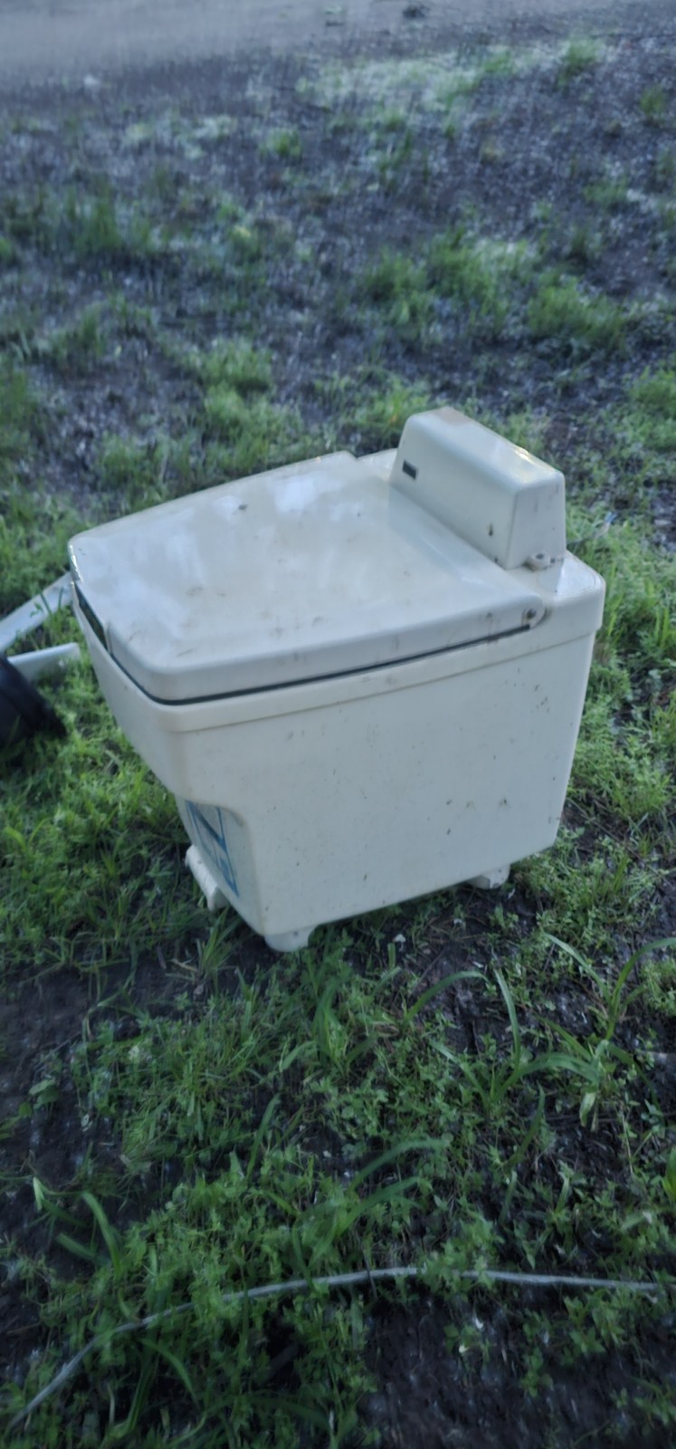 Electra Magic EM-2000 Portable RV Camping Toilet, Gravity Flush, White 2.5/3.5