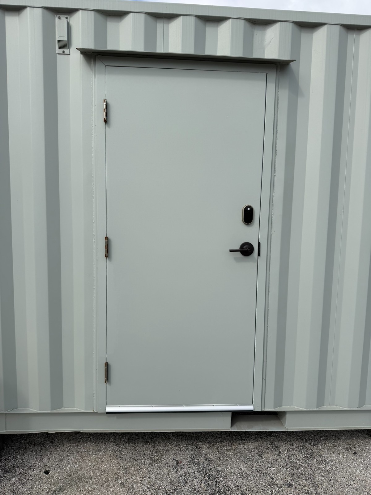 Two Stall 20′ Portable Container Restroom – Firesale