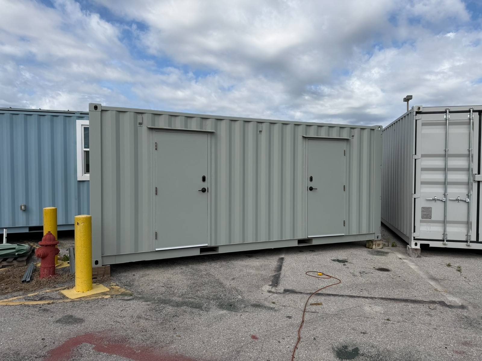 Two Stall 20′ Portable Container Restroom – Firesale
