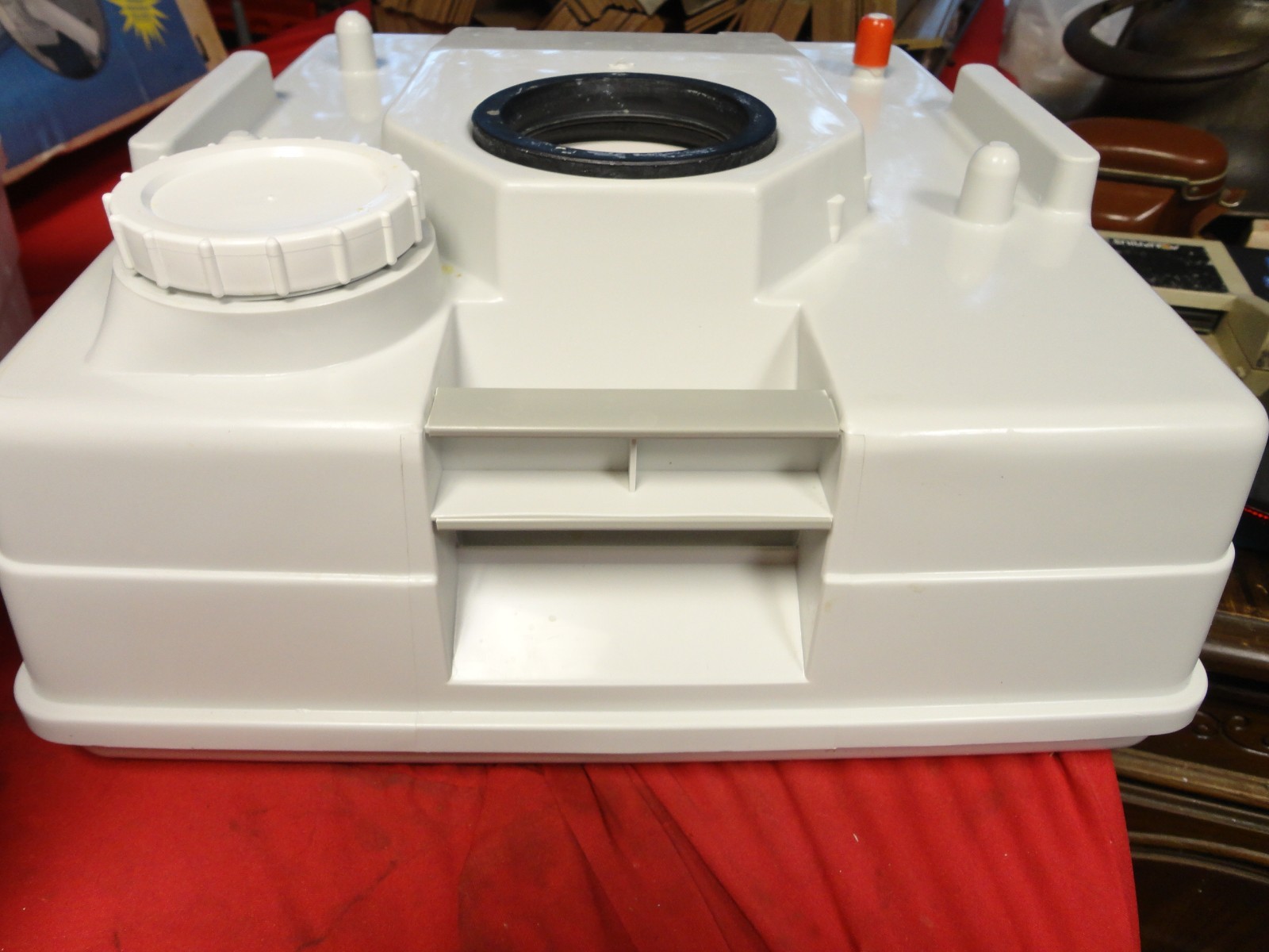 VAGABOND 249 3.7 Gallon Capacity Portable Toilet for RV Camping or Trailer NEW