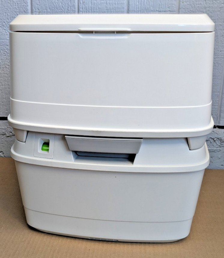 Thetford Porta Potti 5.5 gal Portable Toilet 550P NEVER USED! – Open Box