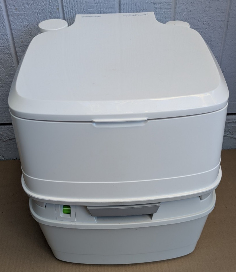 Thetford Porta Potti 5.5 gal Portable Toilet 550P NEVER USED! – Open Box