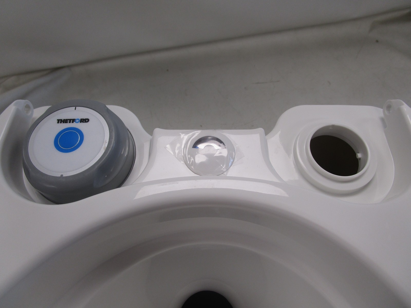 THETFORD PORTA POTTI 565E CURVE PORTABLE TOILET SOFT CLOSE SEAT WHITE 92306