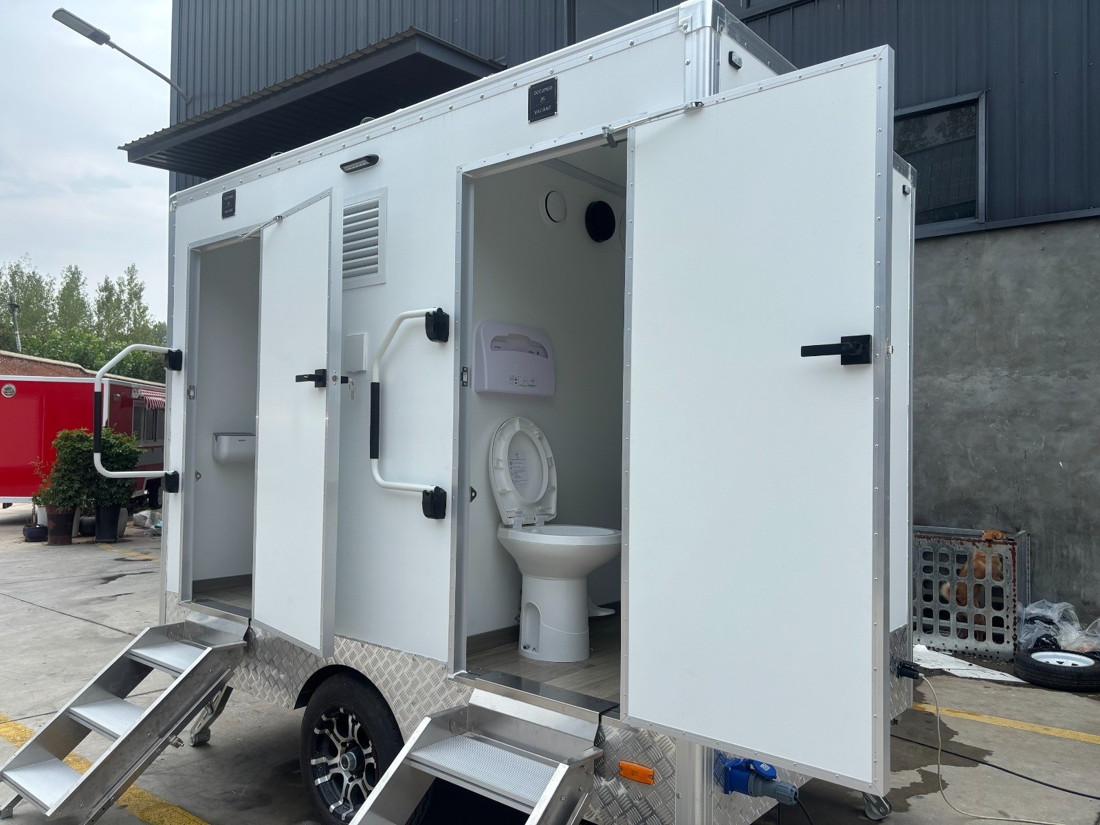 Portable 2 Station Porta Potty Off Road Trailer Luxury Restroom Toilet and Sink