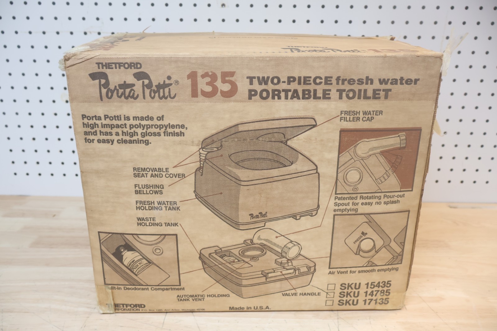 THETFORD PORTA POTTI 135 PORTABLE TOILET COLOR BEACH WHITE W/DOVE BROWN BAND NEW