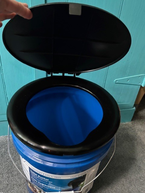 NEW CAMCO 5 GAL TOILET BUCKET W/SEAT + 63 TOILET WASTE BAGS CAMPING HIKING