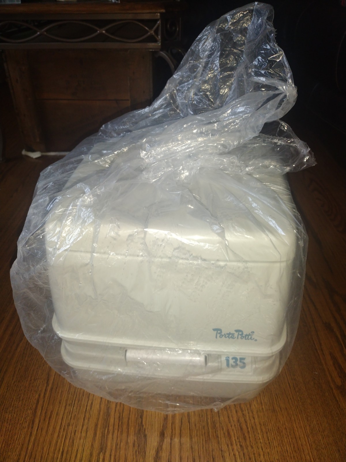 PORTA POTTI 135 THETFORD NEW FRESH WATER PORTABLE TOILET NEW