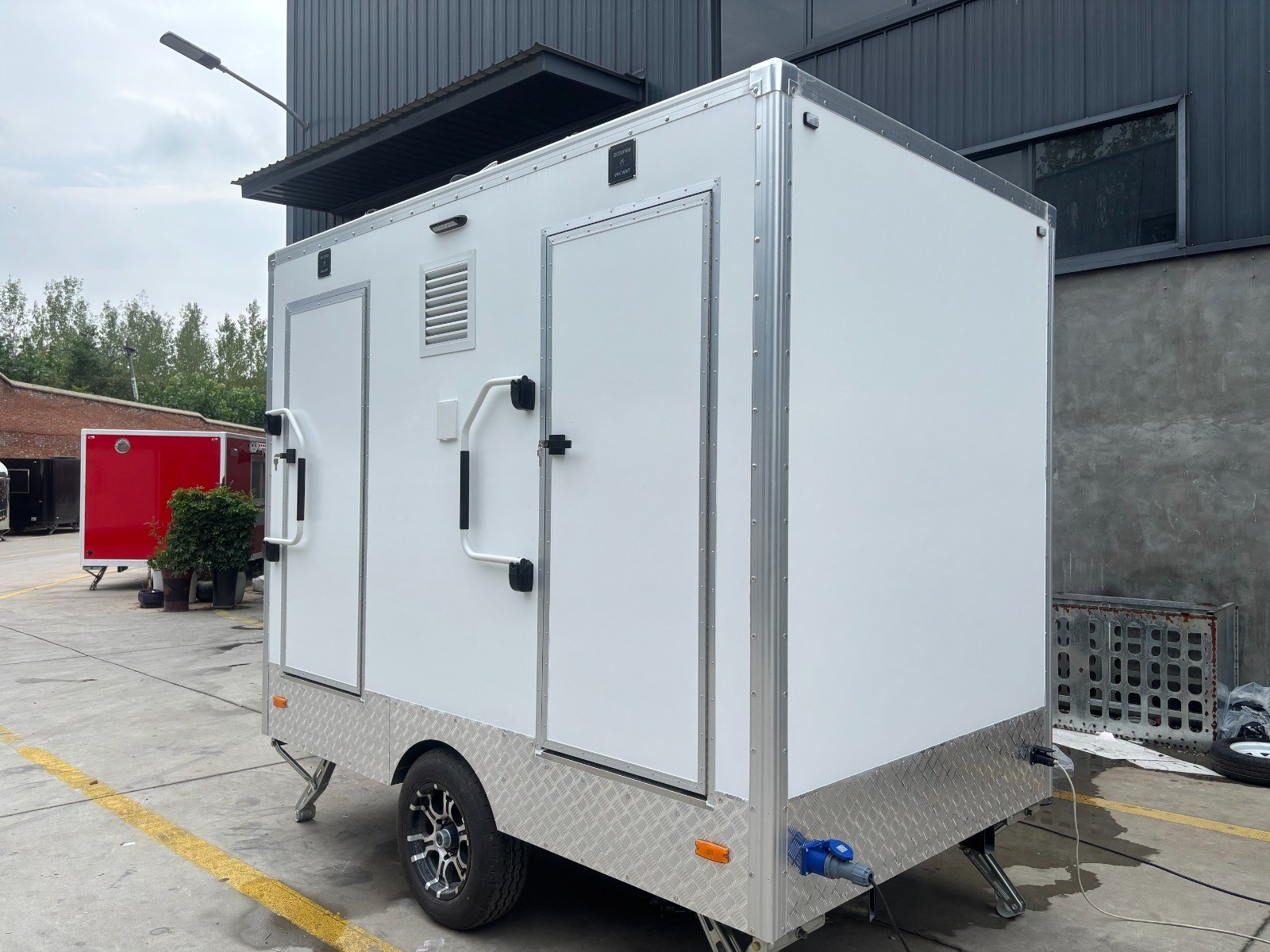 Portable 2 Station Porta Potty Off Road Trailer Luxury Restroom Toilet and Sink